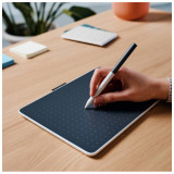 TABLETTE GRAPHIQUE À STYLET WACOM ONE MOYENNE - BLUETOOTH (CTC6110WLW2B)